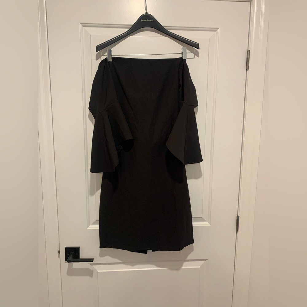 Off the shoulder bell sleeve dress size 4.